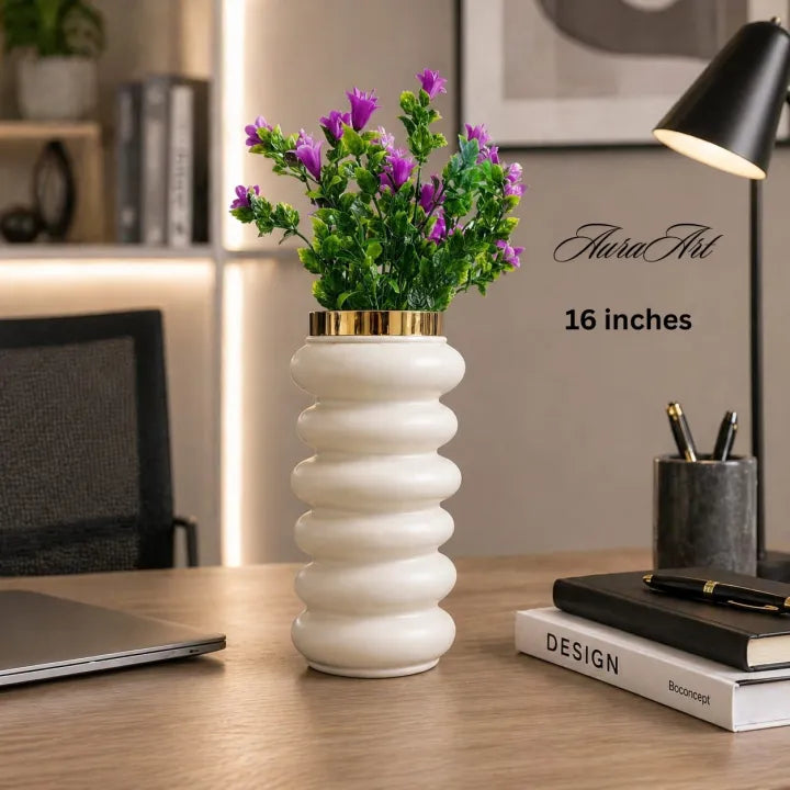 Elegant vases with bouquets flowers premium plastic made decoration pieces best for room, office and home decoration